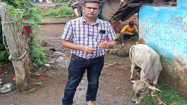 पशु चिकित्सकों ने लिए सैम्पल 