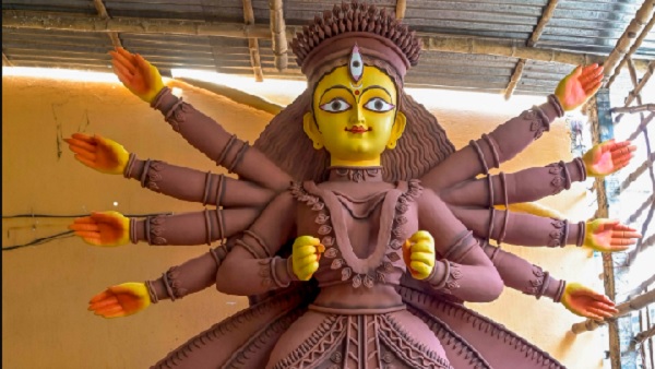 एक वैश्या मां दुर्गा की बहुत बड़ी भक्त थी..