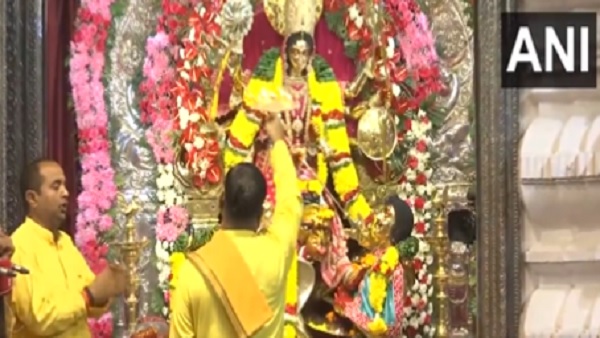 आज है मां ब्रह्मचारिणी का दिन, छतरपुर मंदिर में हुई महाआरती आज है मां ब्रह्मचारिणी का दिन, छतरपुर मंदिर में हुई महाआरती