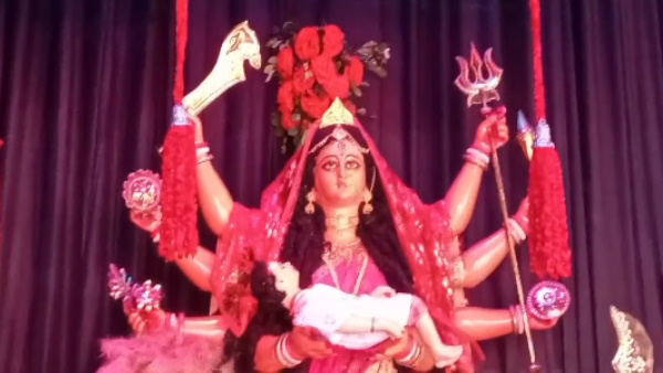 'बंगाल में रक्तपात' का दर्द बयां कर रहा ये पंडाल 