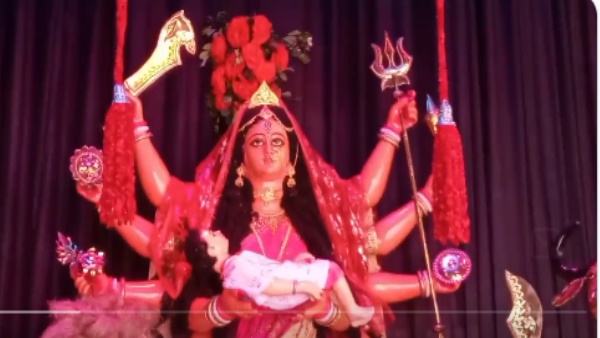 काले टेंट में सजी ये मां की ये मूर्ति देख आ जाएंगे आंसू 