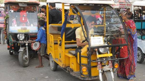 ई-रिक्शा चलाने से आत्मविश्वास बढ़ा- सरिता