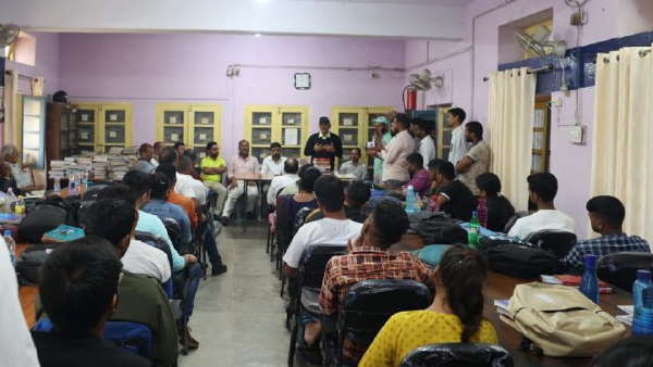 छात्रों के लिए स्कॉलरशिप की भी व्यवस्था 