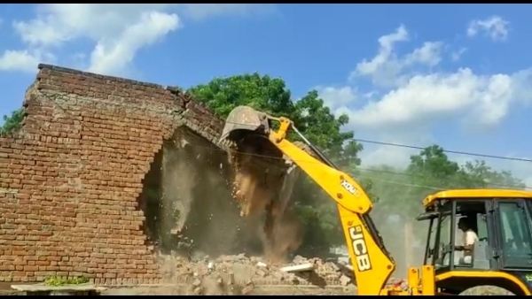 शनिवार का है पूरा मामला