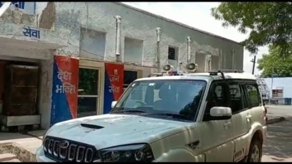 बच्ची के साथ एक युवक कर रहा था दुष्कर्म
