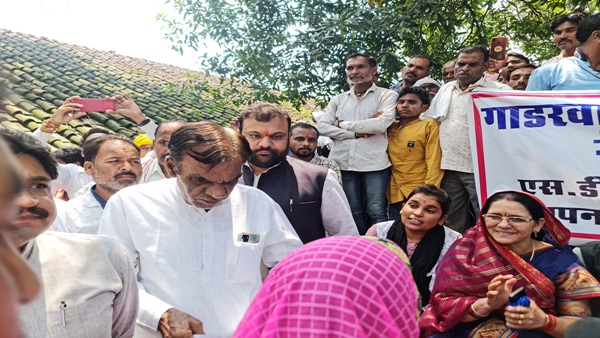 कांग्रेस विधायक के पहुंचने पर और मच गया बबाल 