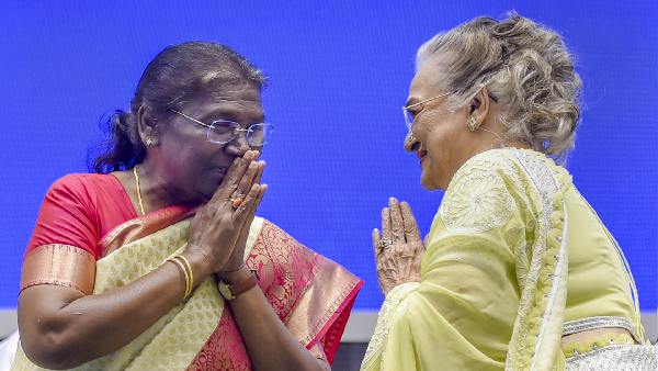 केंद्रीय मंत्री के साथ सेरेमनी में 10 जूरी मेंबर्स केंद्रीय मंत्री के साथ सेरेमनी में 10 जूरी मेंबर्स