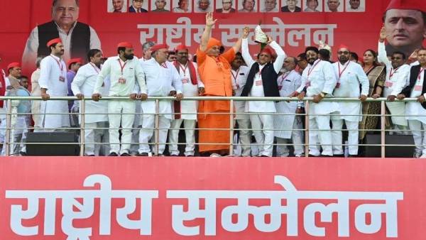 अखिलेश अखिलेश
