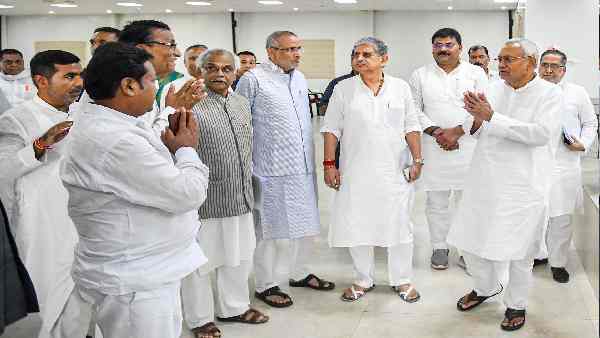 बीजेपी की सीटों को लेकर जेडीयू की भविष्यवाणी जारी