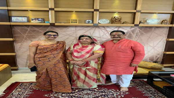 कोलकाता से परीक्षा देकर लौट रही थी निवेदिता