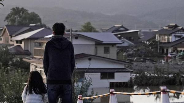 कांच के चपेट में आने से कई घायल