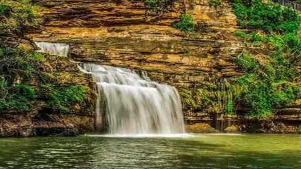 पाण्डव जलप्रपात, यहां पाण्डवों ने वनवास काटा था