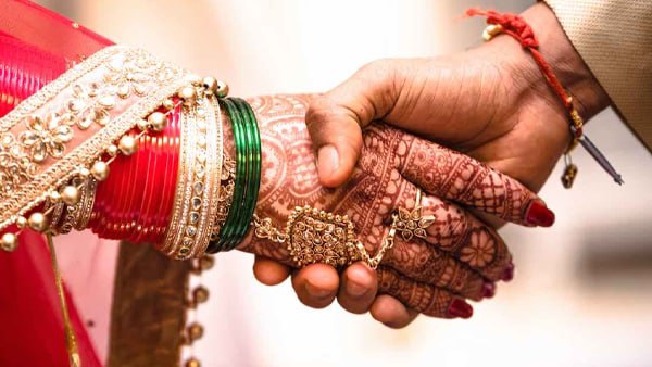 पीड़ित की पहले पति की मौत हो चुकी है पीड़ित की पहले पति की मौत हो चुकी है