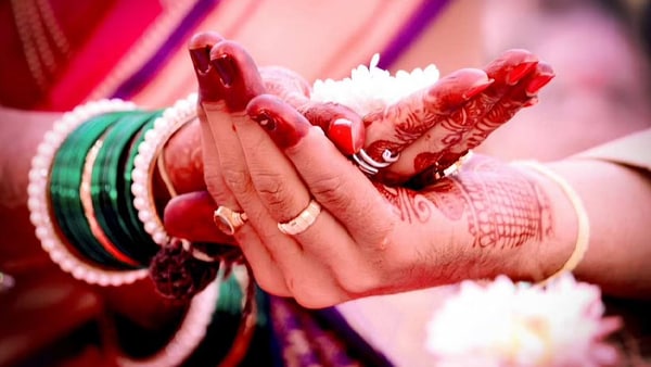 8 साल पहले शादी हुई, अब पता चला कि पति तो महिला था 8 साल पहले शादी हुई, अब पता चला कि पति तो महिला था