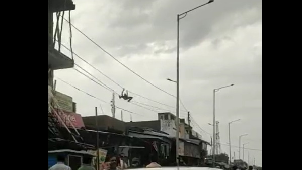 मशक्कत के बाद नीचे उतारा गया युवक