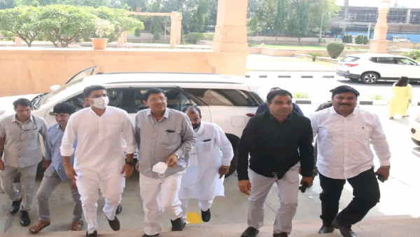  पायलट को अपनों ने दिया धोखा