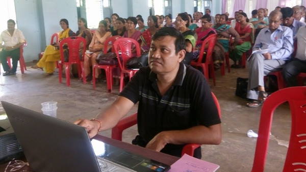 शिक्षकों को भी ट्रेनिंग देते हैं प्रदीप शिक्षकों को भी ट्रेनिंग देते हैं प्रदीप