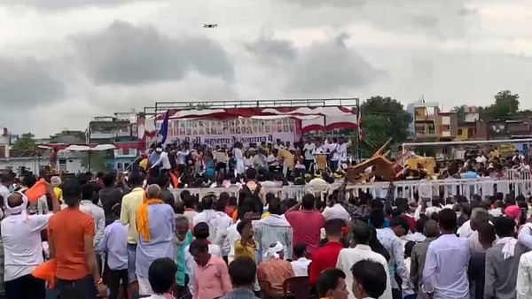 नाबालिग से दुष्कर्म के मुद्दे पर जमा हुए नेता