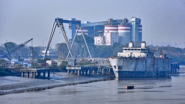 CBI Arrests ABG Shipyard Chief 