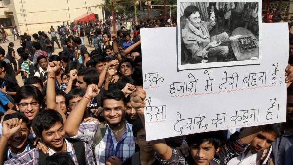 जान देने पर उतारू फीमेल फैंस