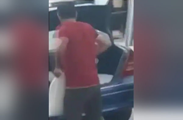 डिपो होल्डर ने कहा- मैंने उसका कार्ड देखा था डिपो होल्डर ने कहा- मैंने उसका कार्ड देखा था
