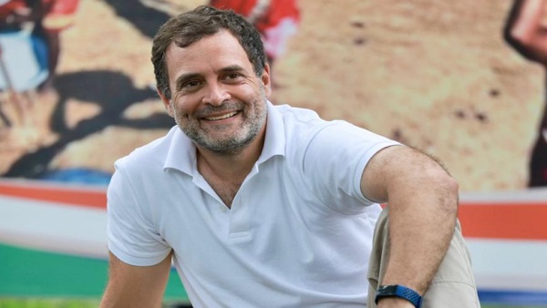 महिलाओं ने कहा- हम जानते हैं आपको यहां से प्यार...