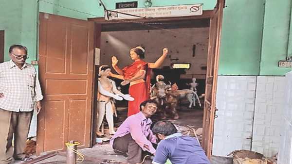 स्थानीय कलाकारों को मिलता है रोजगार
