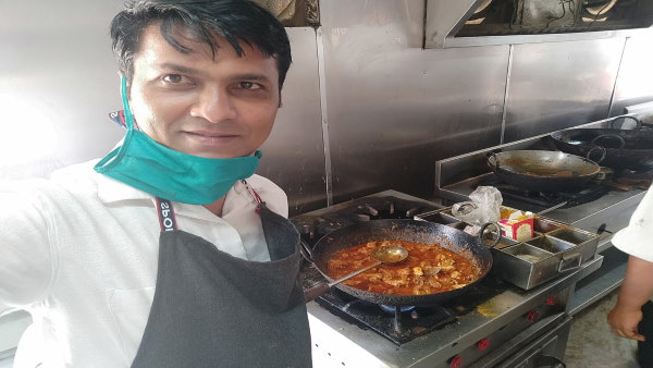  वेटर से मैनेजर की पोस्‍ट तक पहुंचे