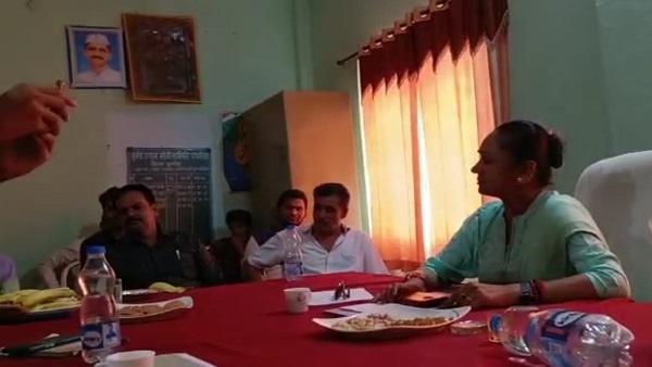 2 लाख के नीचे तक नकद भुगतान पर काट लेते हैं राशि 2 लाख के नीचे तक नकद भुगतान पर काट लेते हैं राशि