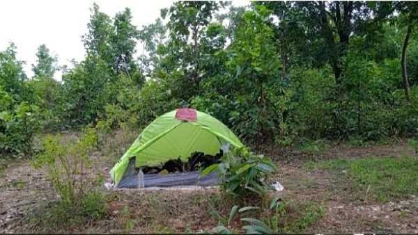 ग्रीन कैम्प में बैठा था विदेशी नागरिक