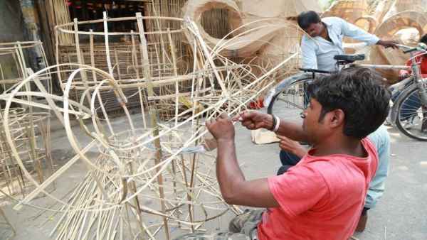 इस तरह तैयार किया जाता है रावण का पुतला इस तरह तैयार किया जाता है रावण का पुतला