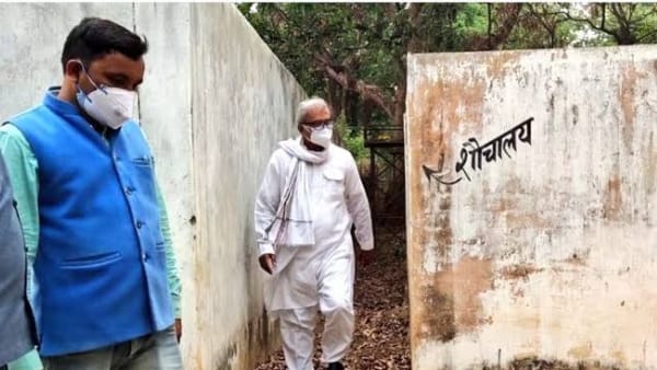 पौधारोपण कार्यक्रम के दौरान की सफाई