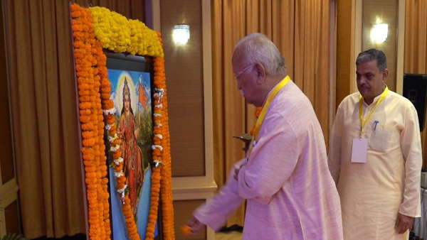 भारत माता की वंदना से हुई शुरुआत 