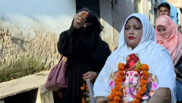 कौन हैं रूबी आसिफ खान ? क्या है विवाद