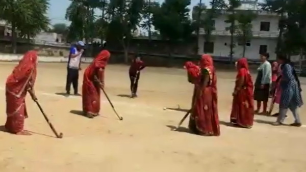 70 साल से ज्यादा उम्र की बुजुर्ग महिलाओं ने भी गोल किया 70 साल से ज्यादा उम्र की बुजुर्ग महिलाओं ने भी गोल किया