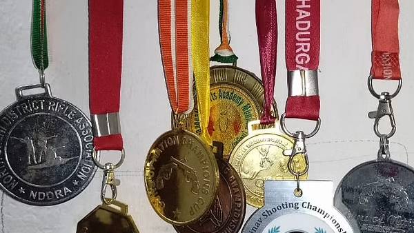 शशि दर्जनों मेडल कर चुकी हैं अपने नाम शशि दर्जनों मेडल कर चुकी हैं अपने नाम