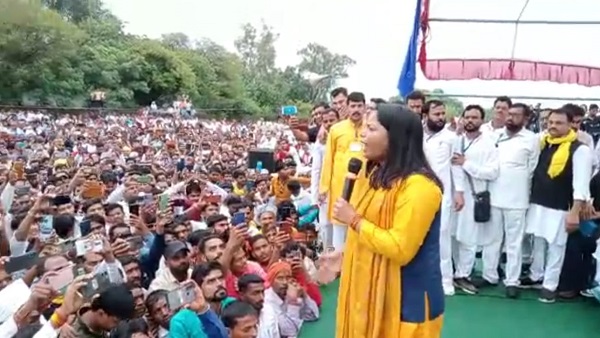  बागेश्वर धाम के आचार्य को लेकर कहा वे बुद्धिजीवी लोग, कैसे बोलते हैं? आप देखें