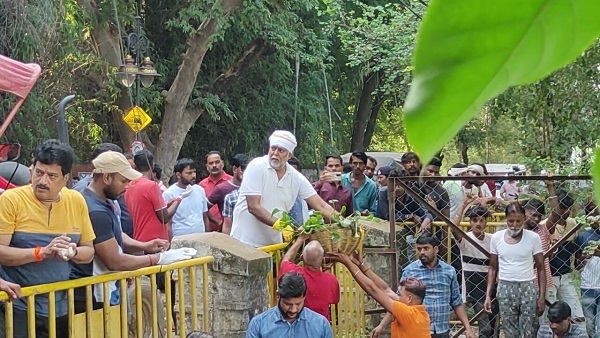 सुबह-सुबह कार्यकर्ताओं के साथ पहुंच जाते हैं तालाब