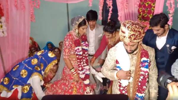 'शादी में बजरंग और संगीता ने 7 नहीं 8 फेरे लिए थे' 'शादी में बजरंग और संगीता ने 7 नहीं 8 फेरे लिए थे'