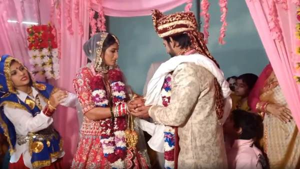 'बेटी बचाओ और बेटी पढ़ाओ' 'बेटी बचाओ और बेटी पढ़ाओ'