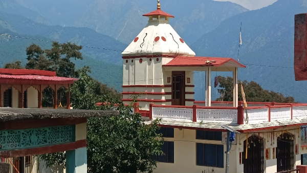 संग्राली गांव में कंडार मंदिर दर्शन, गांव में भ्रमण, गढ़ भोज की भी व्यवस्था संग्राली गांव में कंडार मंदिर दर्शन, गांव में भ्रमण, गढ़ भोज की भी व्यवस्था