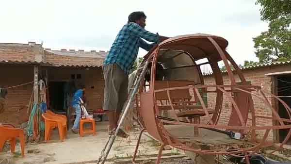 इन सामग्रियों को शहीद पार्क में रखा जाए