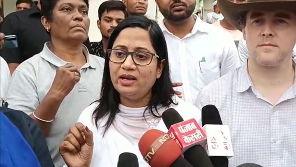 बंडा के बलात्कारी का घर नहीं तोड़ पाए सीएम