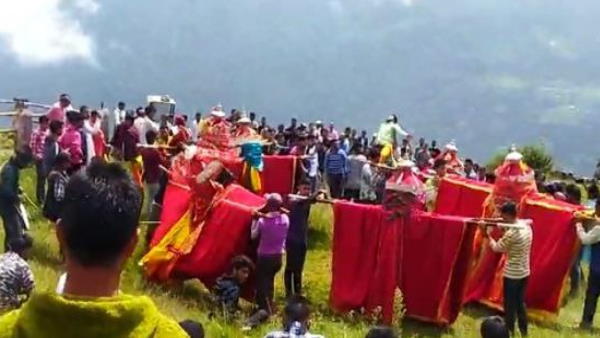  स्यालगी में भ्रमण, देव डोलियों का नृत्य और रासो 