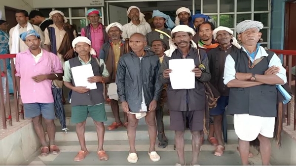 आदिवासियों की दलील पट्टे पर मिली जमीन