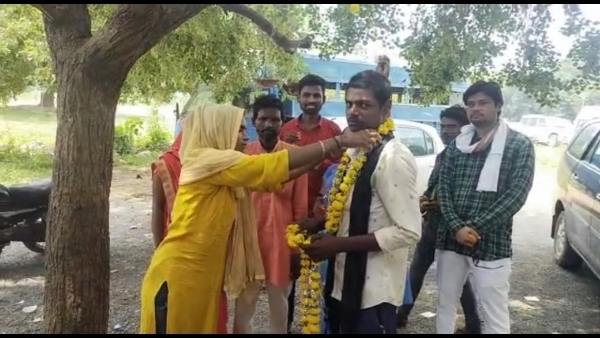 पुलिस ले गई दोनों को थाने