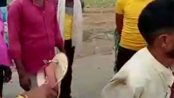 मौके पर जमा हुई भीड़ ने भी की पिटाई