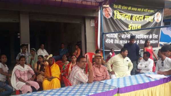 शराब दुकान से महिलाएं, बच्चे और व्यापार हो रहा प्रभावित