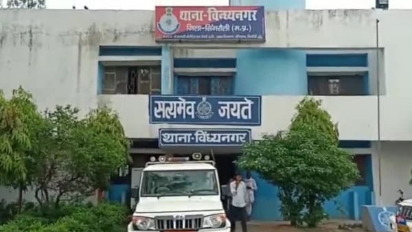 घर के चारो ओर लगाए थे सीसीटीवी कैमरे घर के चारो ओर लगाए थे सीसीटीवी कैमरे