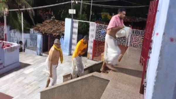 राजमहल में बना मां दुर्गा का मंदिर, चावल दाल का भोग राजमहल में बना मां दुर्गा का मंदिर, चावल दाल का भोग